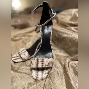 Michael Kors 2.5 in Wedge shoes Snake skin leather of cream and charcoal